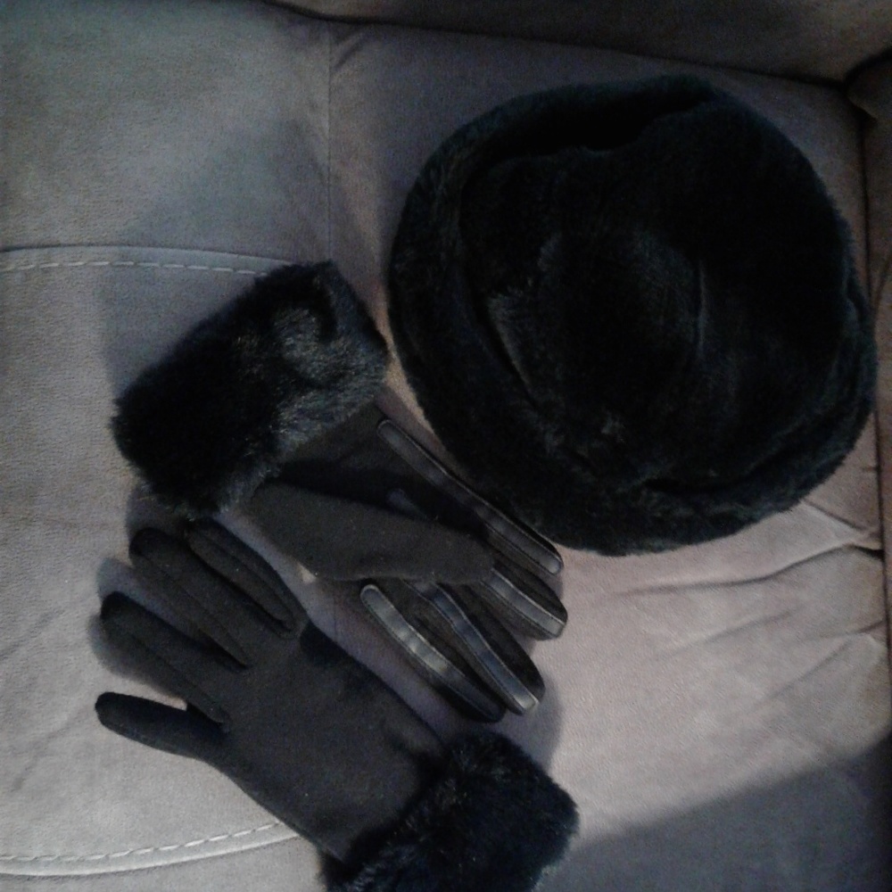 Fur Hat with matching Fur-trimmed gloves